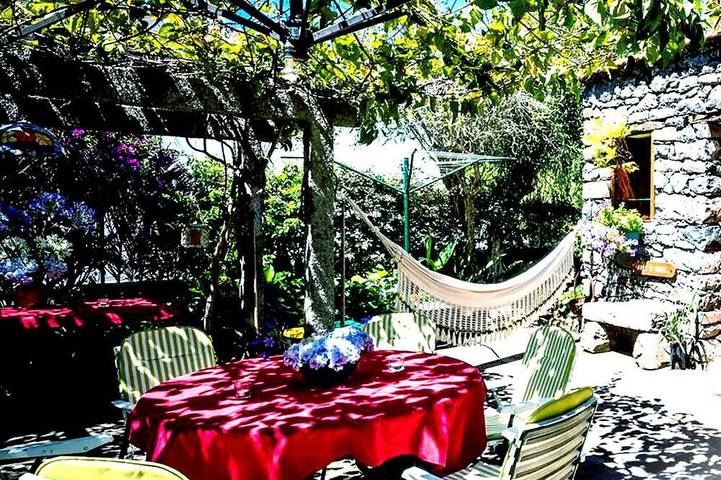 Cottage for 4 people, with balcony and garden, with pets in Madeira