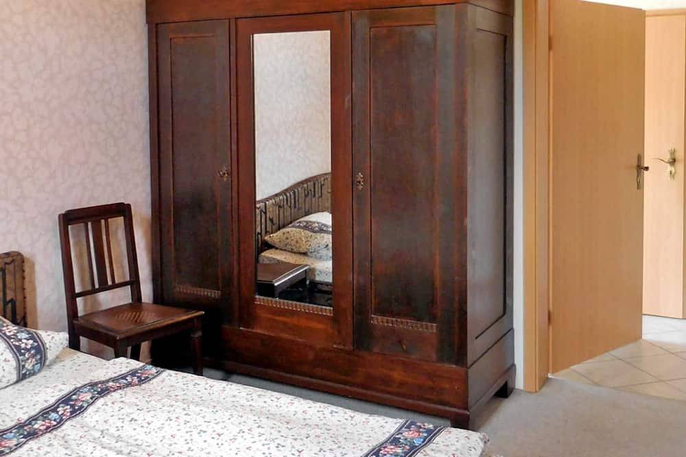 Ganze Wohnung, Ferienwohnung am Storchennest - Ferienwohnung in Bollewick, Müritz