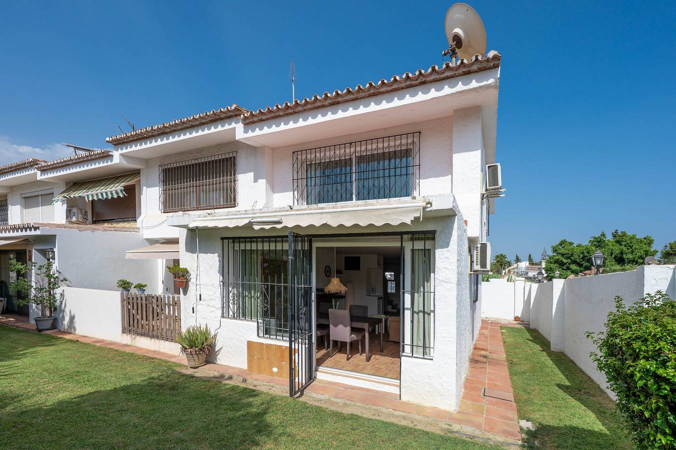 Maison Mitoyenne Confortable Près de la Plage in Triangulo de Costalita, Estepona