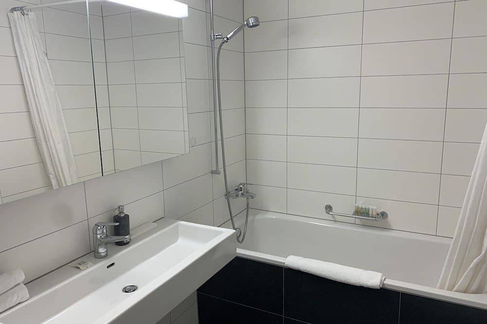 Ganze Wohnung, Paradeplatz / In Gassen Apartment by Airhome in Zürich, Bezirk Zürich