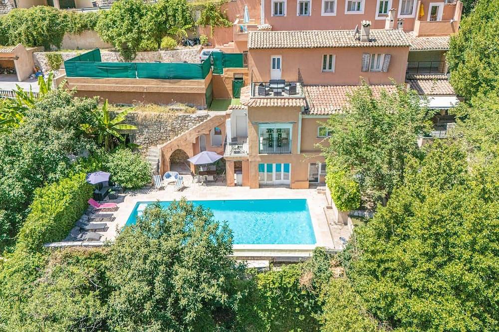 Nice villa in Vence with a large swimming pool in Vence, Middellandse Zeekust (Frankrijk)