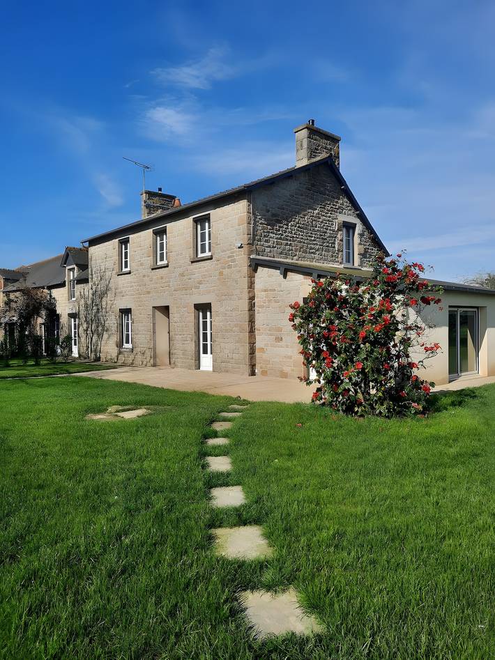 Casa Vacanze 'Gîtes L'autre Vie - Copines 8-10' con Terrazza Privata, Giardino e Wi-Fi in Bourseul, Dinan e dintorni