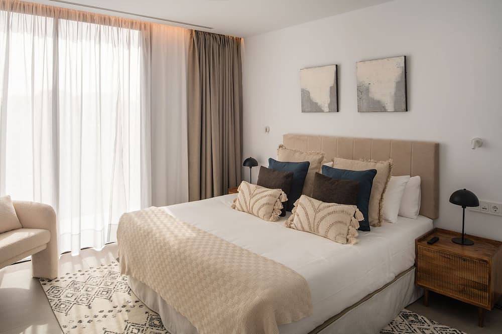 Avasarala | Una lujosa villa de 3 dormitorios con una piscina de 20 metros in Puerto Calero, Yaiza