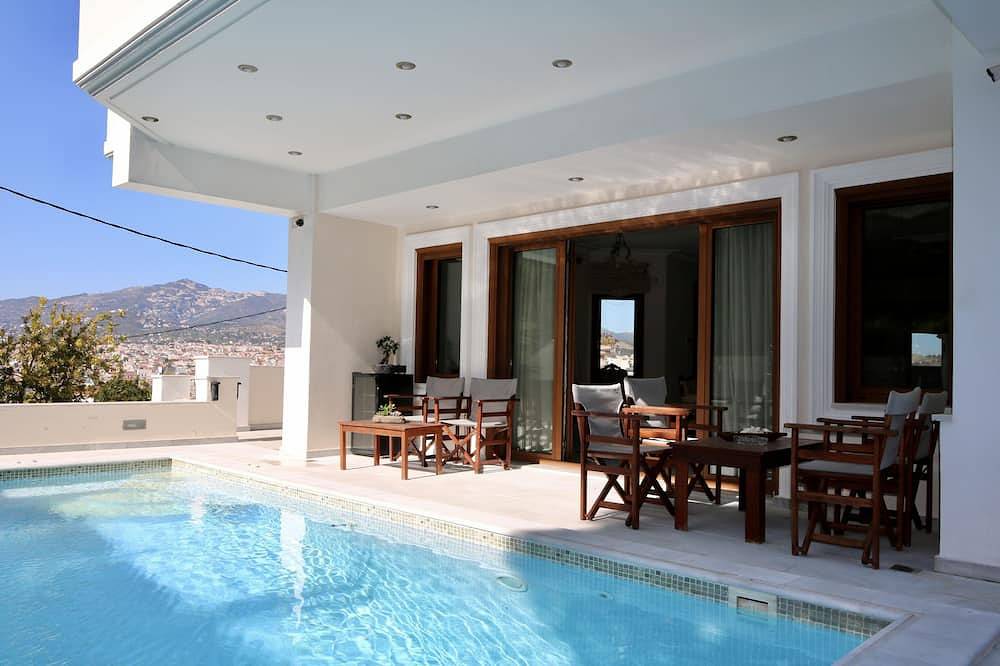 Luxury Villa with swimming pool , jacuzzi spa & great view, can guest 8 person in Glyka Nera, Regionalbezirk Ostattika