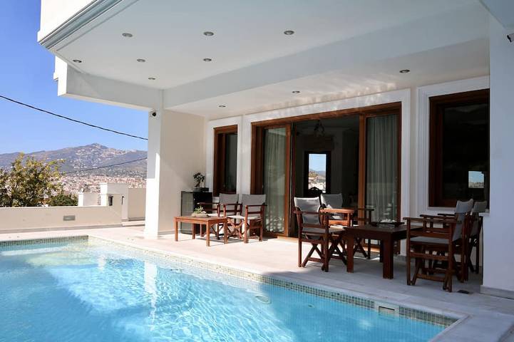 Villa für 8 Personen, mit Balkon und Whirlpool - 1