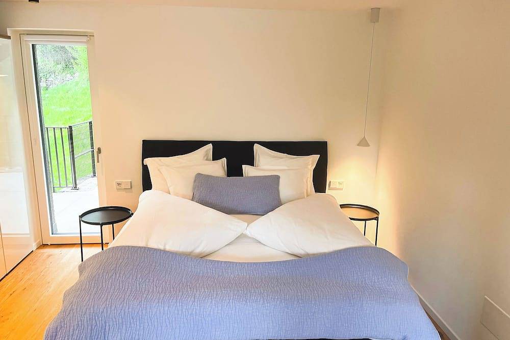 Appartamento intero, Modern, luxury, private entrance, garden, terrace, and stunning mountain views. in Millan, Bressanone