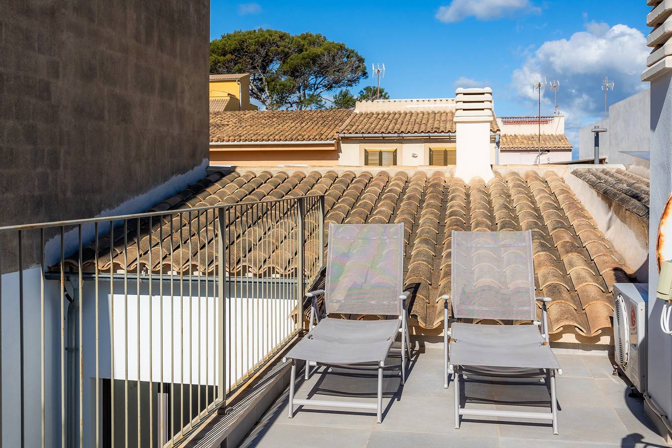 Apartamento entero, Apartamento 'Ca Na Tonina Ref 7000' con terraza privada, Wi-Fi y aire acondicionado in S'illot Cala Morlanda, Manacor