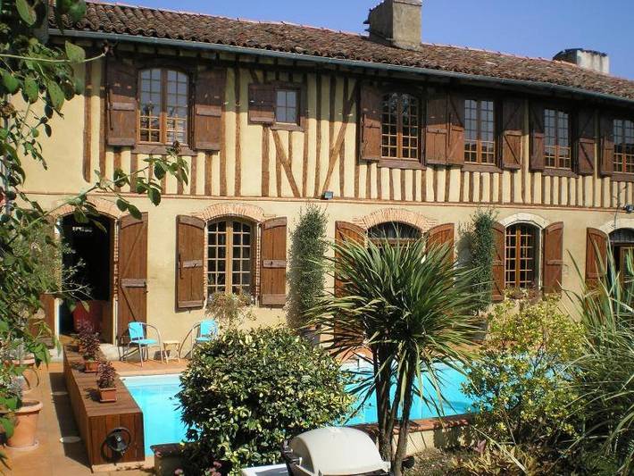 Gîte pour 4 personnes, avec terrasse et piscine à L'Isle-en-Dodon
