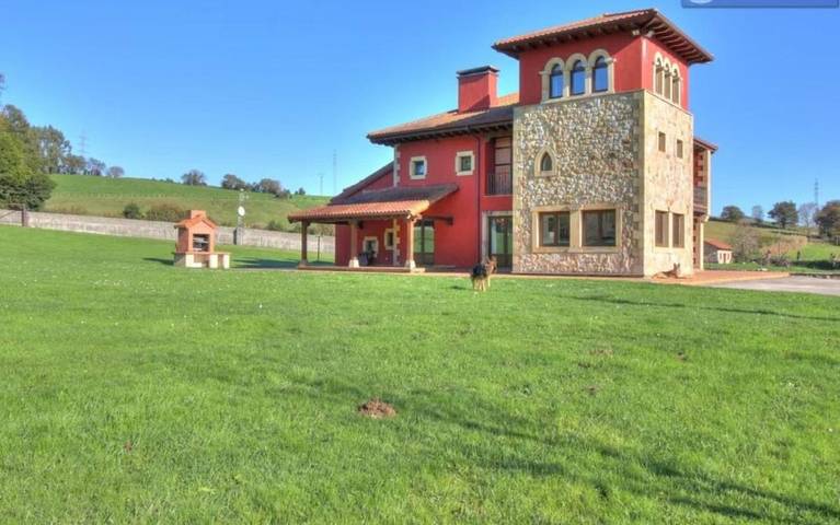 Casa rural para 12 personas, con Balcón además de Terraza y Jardín en Laredo