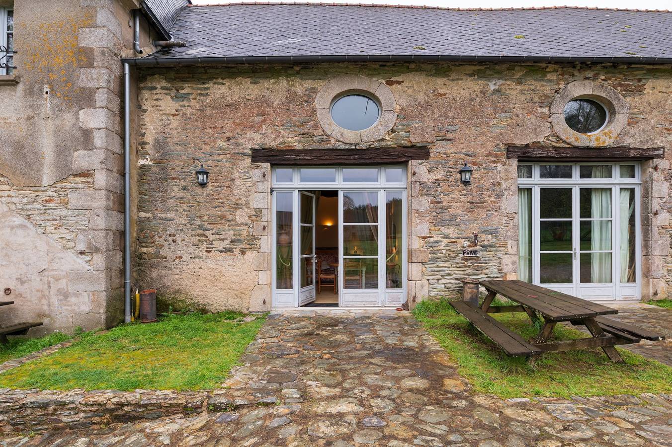 Maison de vacances « Le Crévy - La Calèche - 3 Pers » avec terrasse privée, jardin et Wi-Fi in La Chapelle-Caro, Région de Vannes