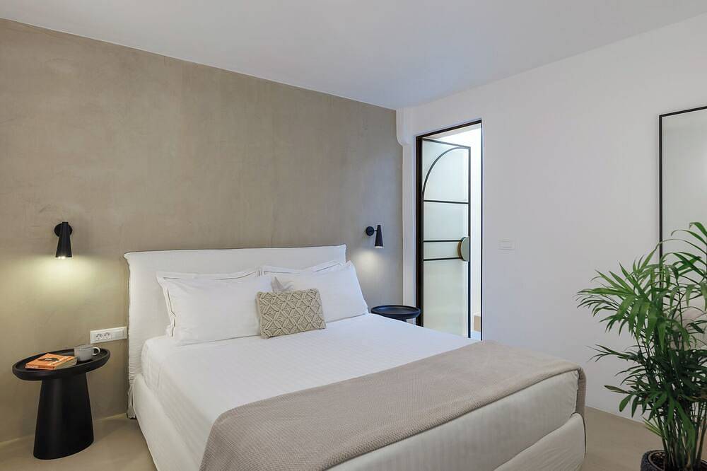 Eolia Senior Villa in Exo Gonia, Santorini