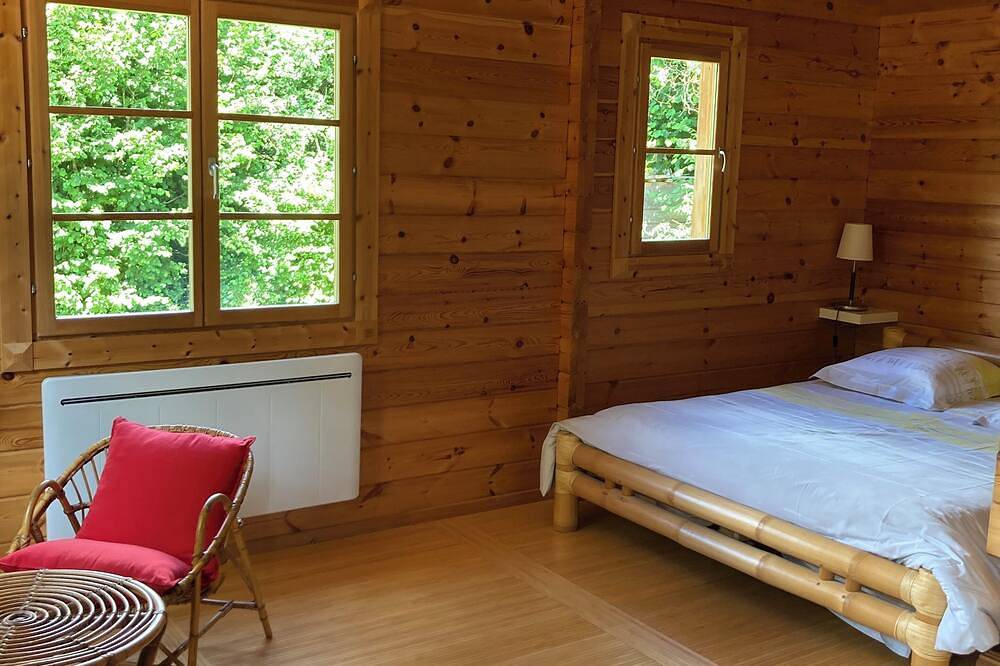Chalet chaleureux 3 chambres en bord de rivière in Sirod, Jura Francais