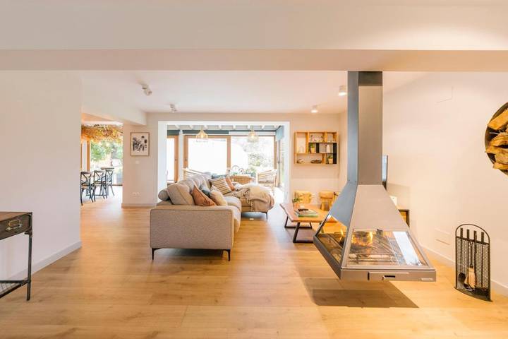 Chalet para 12 personas, con Balcón y Jacuzzi además de Terraza y Jardín en Campoo - 2