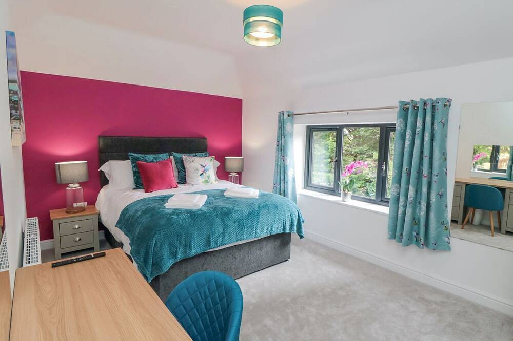 Riverside House, family friendly, with open fire in Scarborough in Scarborough, North York Moors National Park