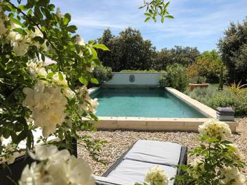 Gîte pour 3 personnes, avec jardin ainsi que vue et piscine à Aigaliers