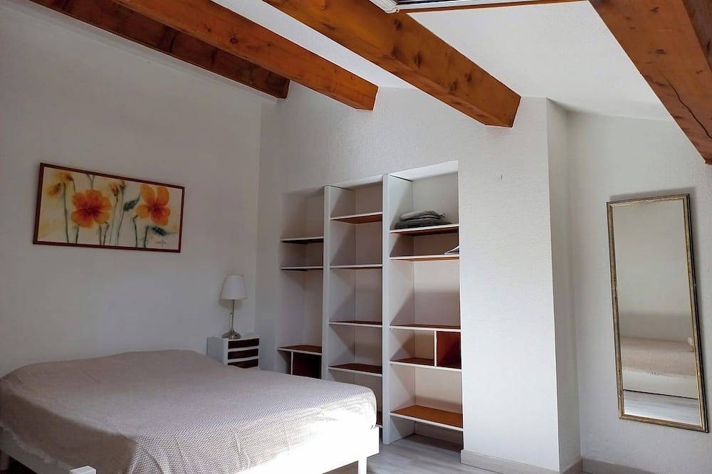 Ganze Wohnung, Duplex overlooking racecourse 400m from the beach in Hyeres, Parc national Port-Cros