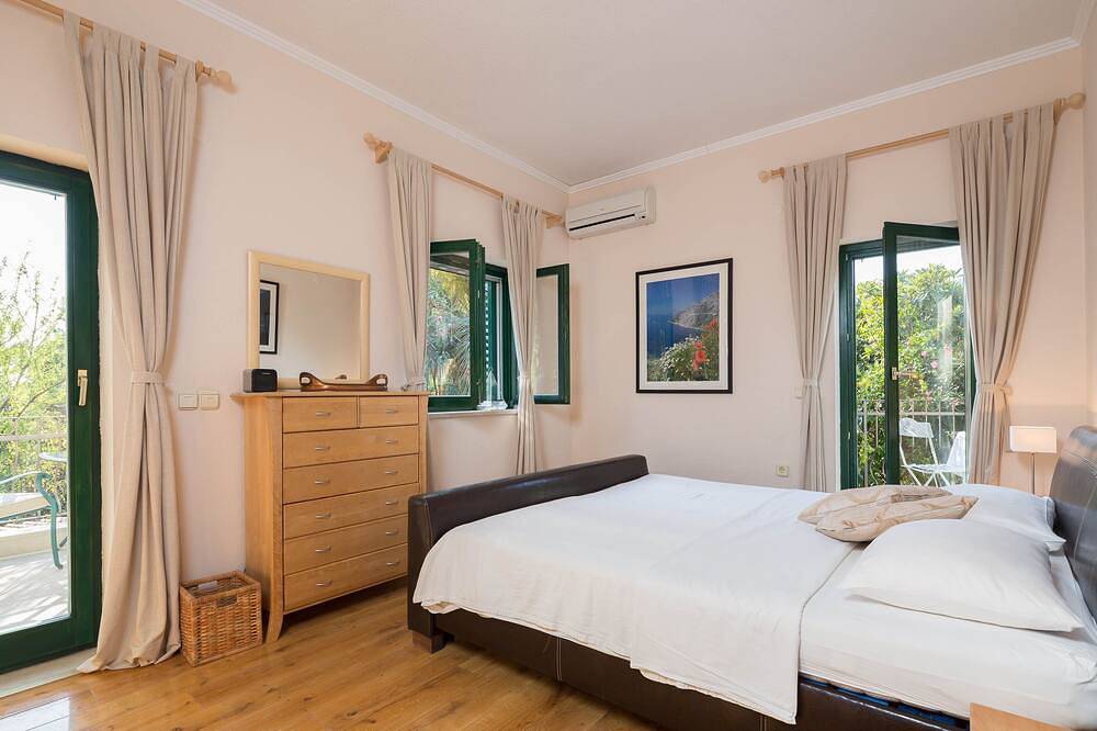 Willa z 5 sypialniami przy plaży na Peljesac. Oszałamiająca plaża. 1. Wiersz. Właściciel Amerykański in Orebić, Żupania dubrownicko-neretwiańska