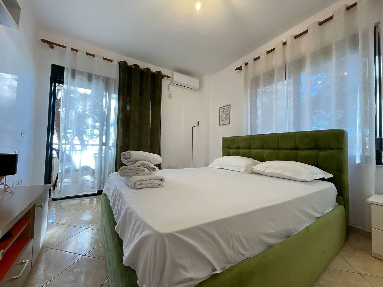 Apartamento entero, Apartamento exclusivo de 2 dormitorios con vistas al mar en Kavajë, Albania in Albania
