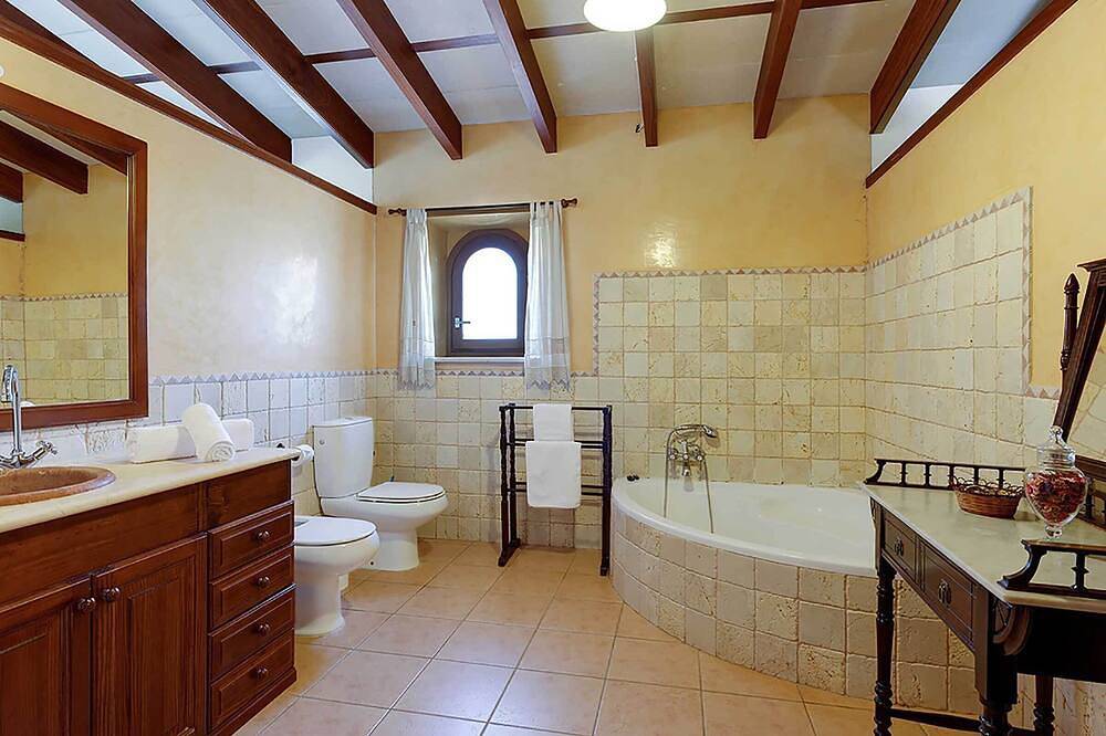 Villa Deu Quarterades in Cala Mitjana, Felanitx