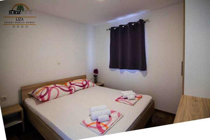 Camping für 4 Personen, mit Garten und Terrasse sowie Ausblick in Biograd na Moru - 4