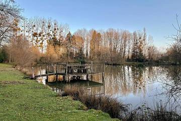 Gîte pour 10 personnes, avec terrasse et vue sur le lac, animaux acceptés à Secondigny
