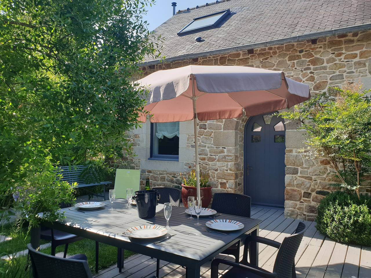 Les Coquelicots cerca del mar y el bosque: Veranda, jardín y terraza privados, Wi-Fi, ropa incluida in Paimpol, Côte de Goëlo