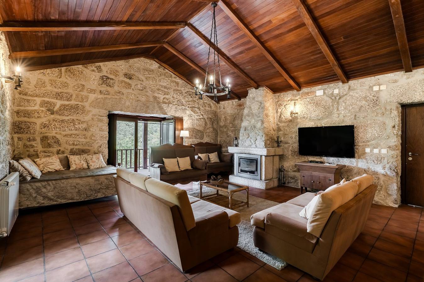 Villa 'Casa de Férias do Parque da Peneda' com Vista Montanha, Wi-Fi e Ar Condicionado in Valdreu, Distrito de Braga