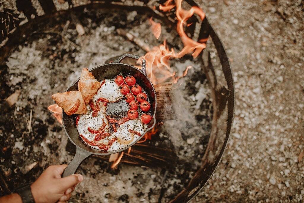 Luxury Waterfront Cottage with Hot Tub in Downtown Washago, Ontario in Huronsee (Kanada)