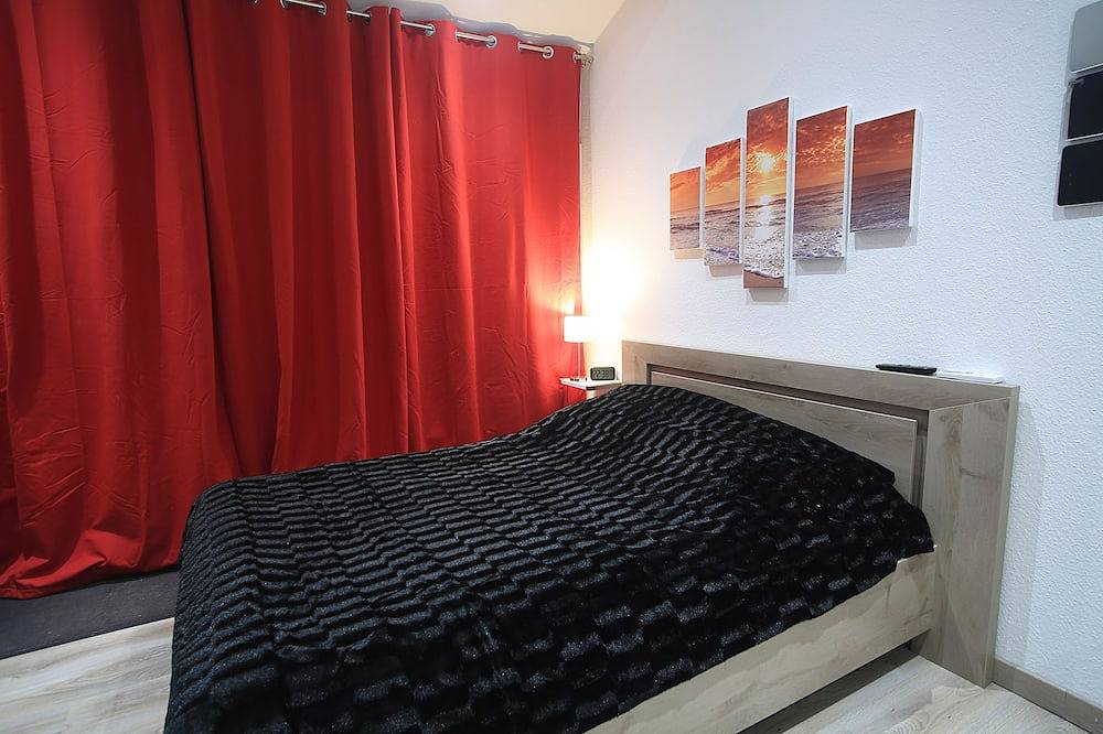 Apartamento entero, Tipo 1 Apartamento chalet. Totalmente equipada, aire acondicionado con piscina. Particular in Camaret-sur-Aigues, Vaucluse