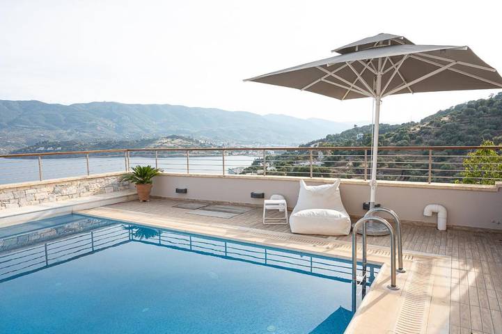 Location de vacances pour 4 personnes, avec piscine ainsi que jardin et vue dans Poros - 3