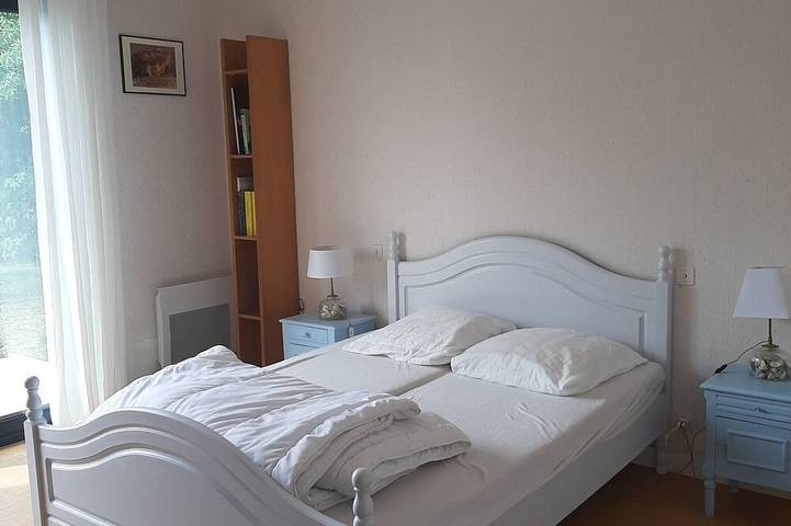 800 m from beaches, large family house, large garden, town center, quiet area in Saint-Michel-Chef-Chef, Côte de Jade