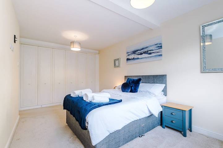 Detached 5 bed property in Grand Manchester