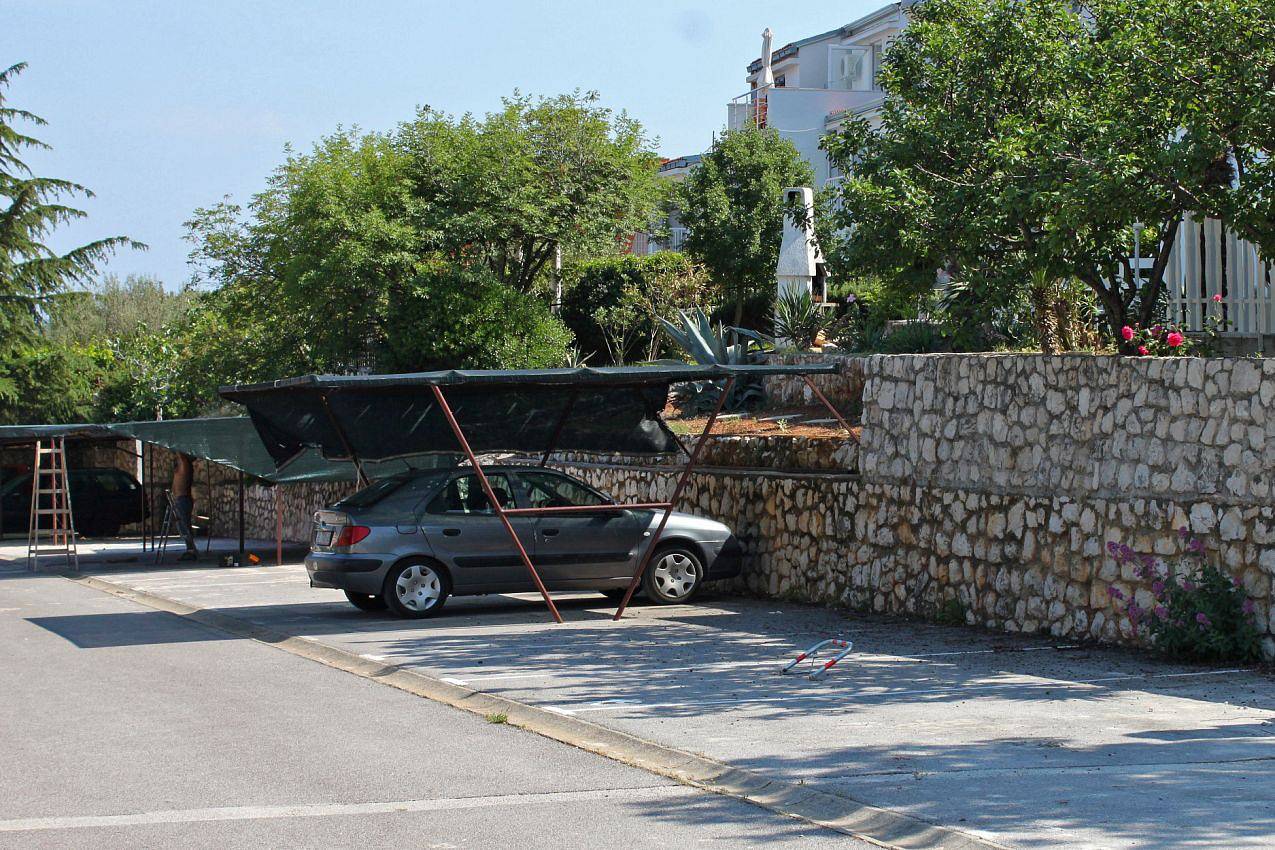 Ganze Wohnung, Ferienwohnung für 5 Personen mit Terrasse in Ravni, Ostküste Istrien
