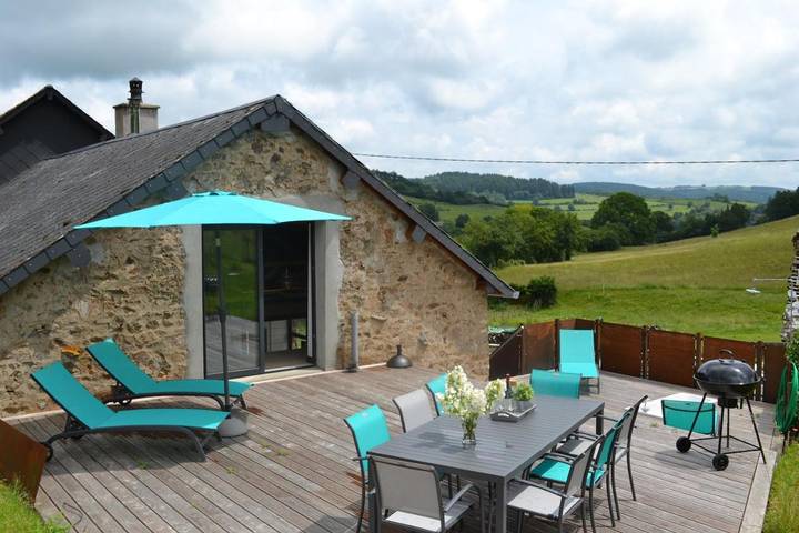 Gîte pour 2 personnes, avec Terrasse ainsi que Jardin et Vue à Chissey-en-Morvan