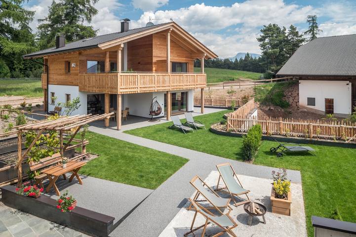 Apartamento inteiro, Apartamento 'Larch' com vista para a montanha, jardim partilhado e acesso Wi-Fi in San Genesio Atesino, Alpes de Sarentino
