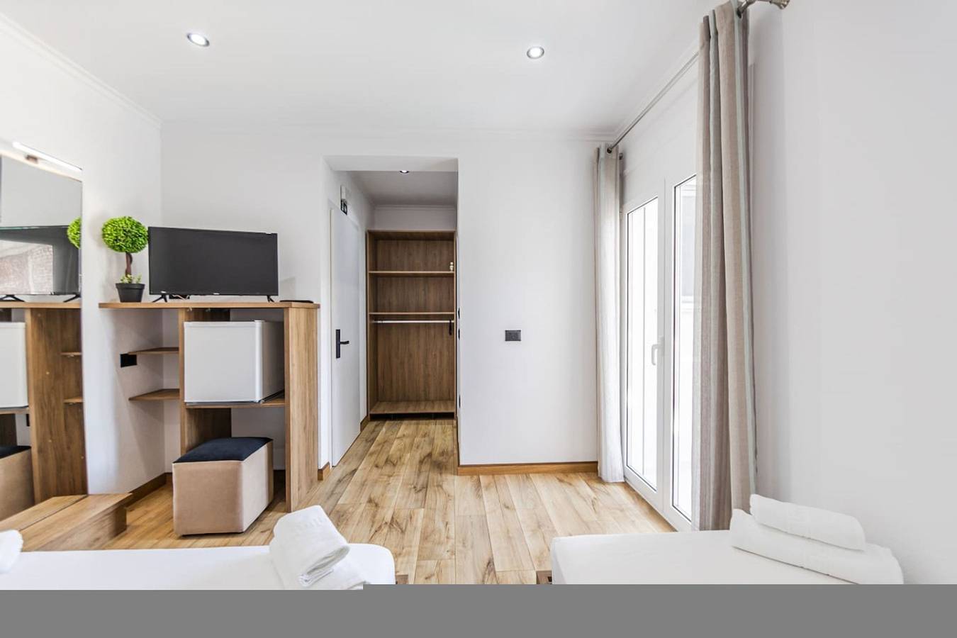 Ganze Wohnung, Ferienwohnung für 3 Personen mit Balkon in Albanien