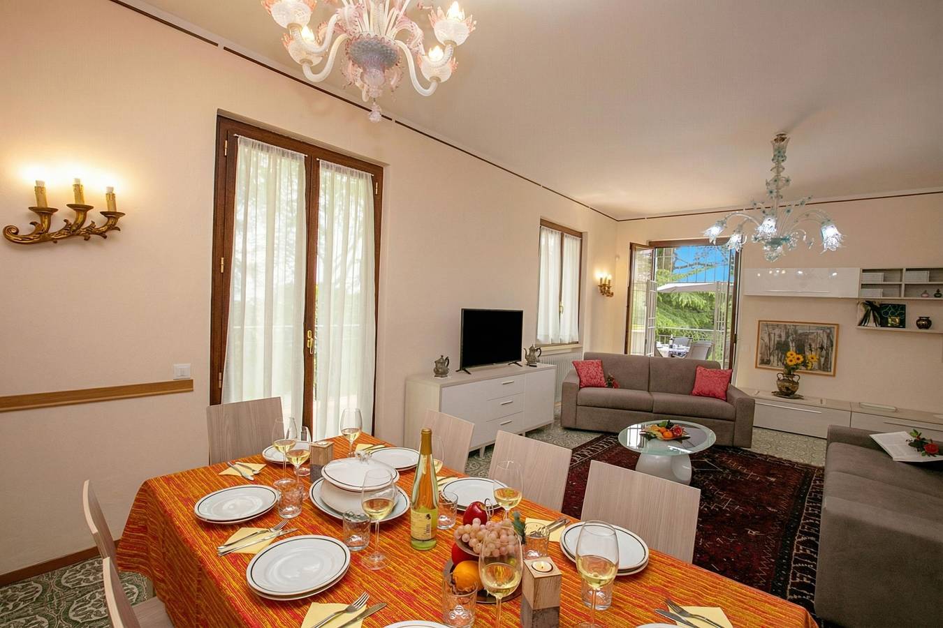 Villa Alberti 900m from Garda lake w/ Garden in Salò, Gardasee-Berge