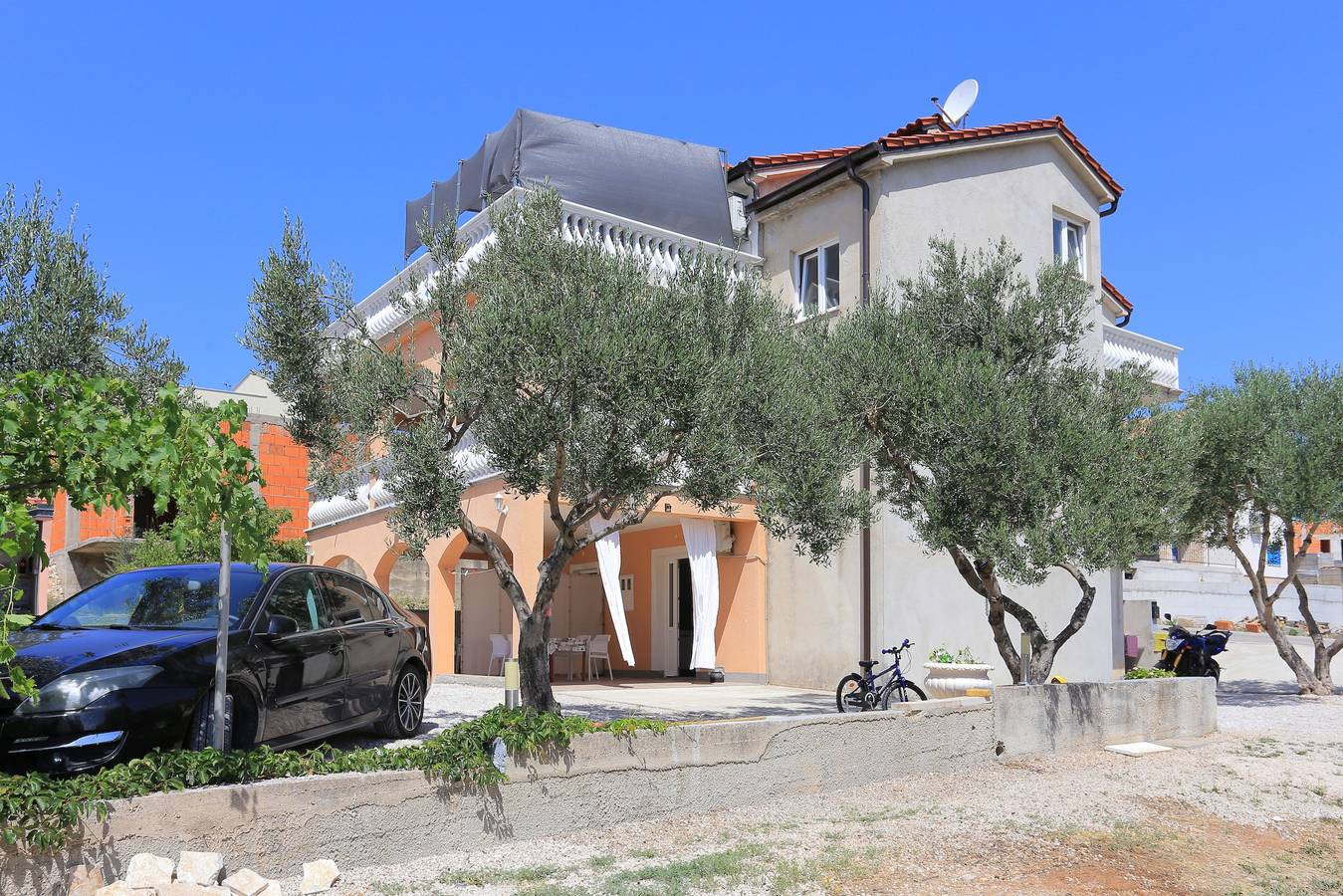 Ganze Wohnung, 1-Zimmer-Ferienwohnung mit Terrasse Grebastica, Sibenik A-11301-b in Grebastica, Šibenik-Knin