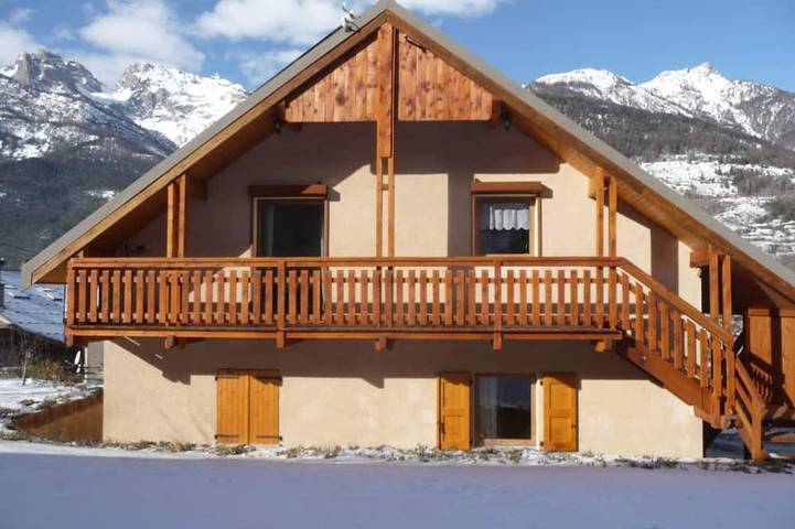 Gîte pour 4 personnes, avec balcon et jardin à Saint-Martin-de-Queyrières