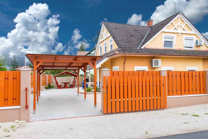 Ferienhaus für 6 Personen, mit Garten in Balatonkeresztur