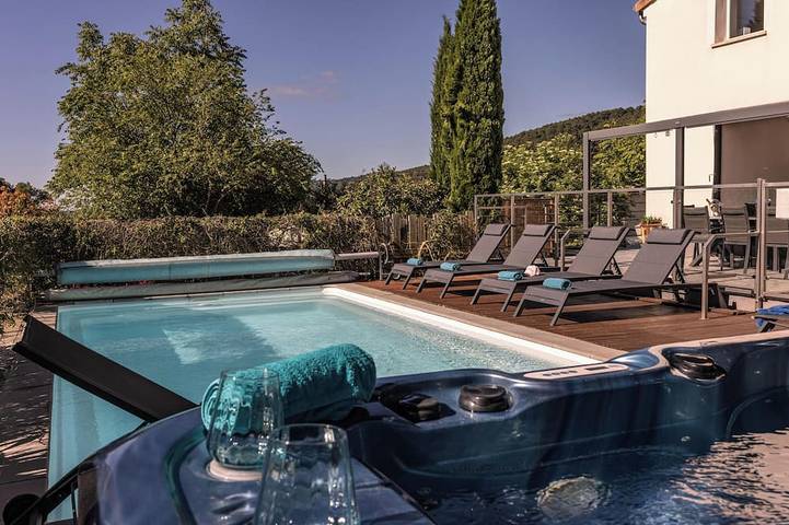 Villa für 6 Personen, mit Garten und Terrasse sowie Whirlpool, mit Haustier - 1