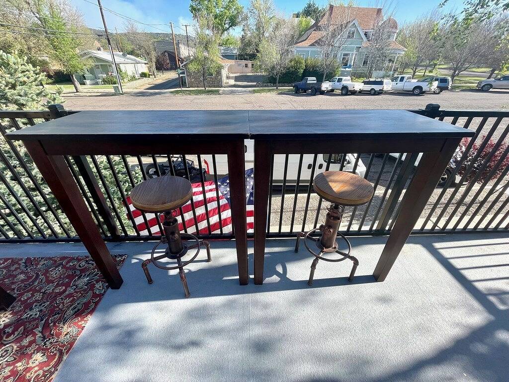 Darling Farmhouse Upstairs 1 Bedroom & Kitchenette Master Suite. Walk Downtown! in Prescott, Yavapai County