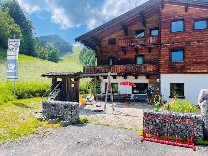 Ferienwohnung für 4 Personen, mit Balkon und Terrasse sowie Garten und Ausblick in Unken