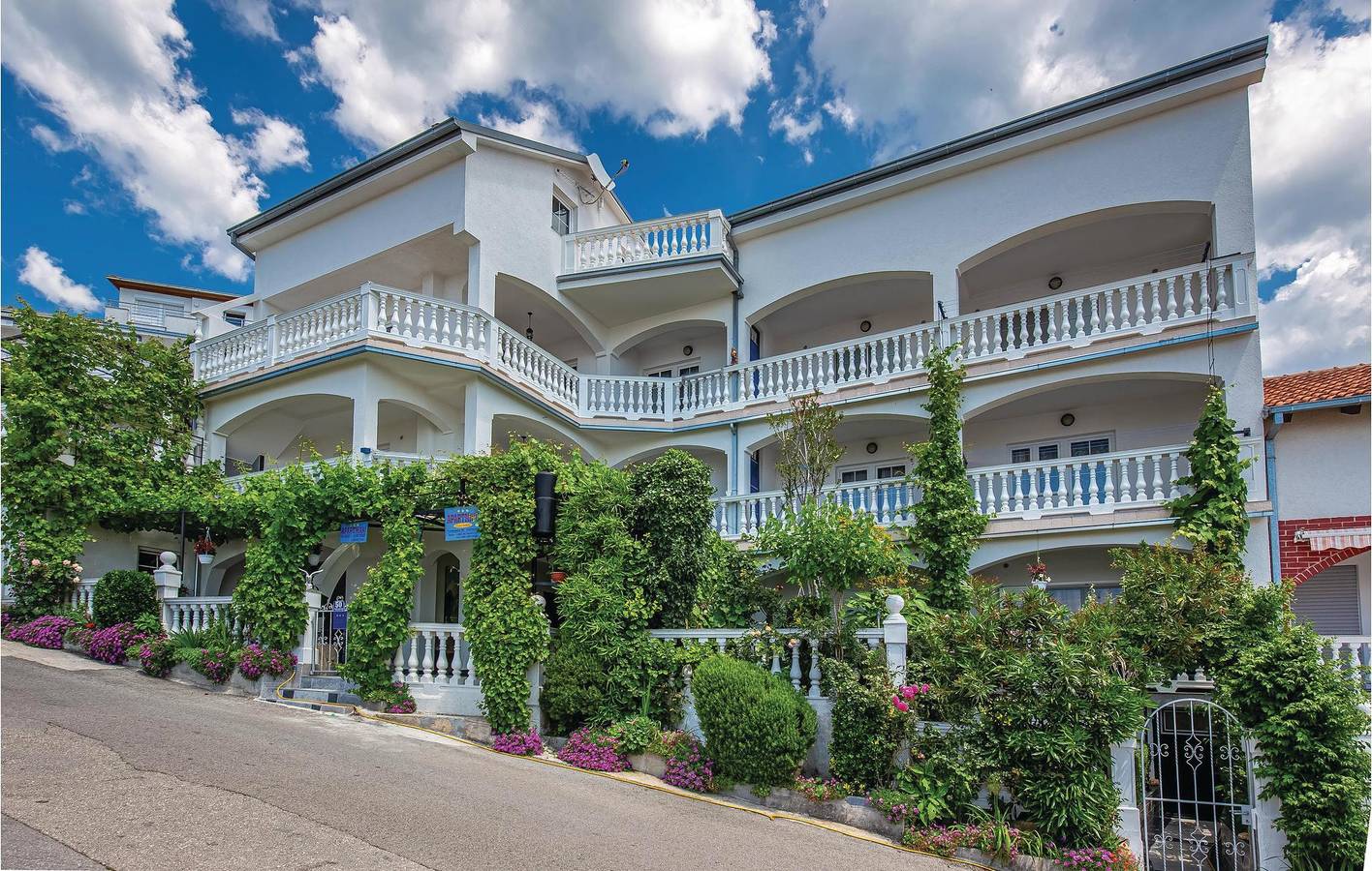 Geheel vakantieappartement, Gezellig appartement met terras, wifi en gratis parkeergelegenheid, op 1,5 km van het strand in Crikvenica, Primorje-Gorski Kotar