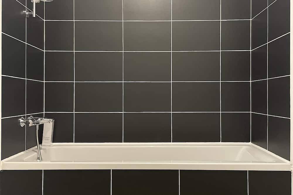 Entire apartment, Immediate proximity to the Bordeaux hyper center in Bruges (Gironde), Bordeaux region