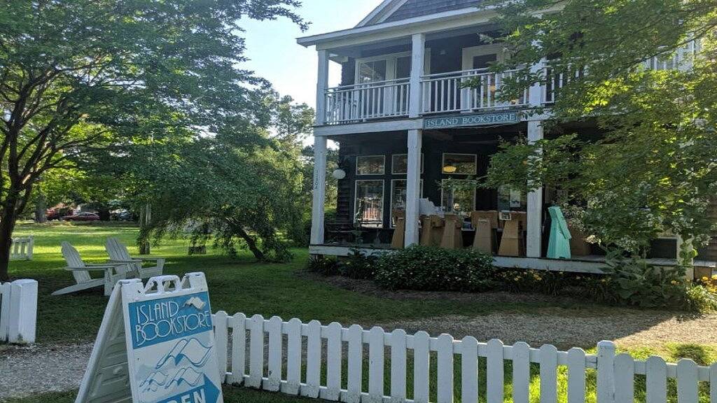 Discounted! May 31-June 7th - Semi sound front, close to beach in Corolla, Currituck County