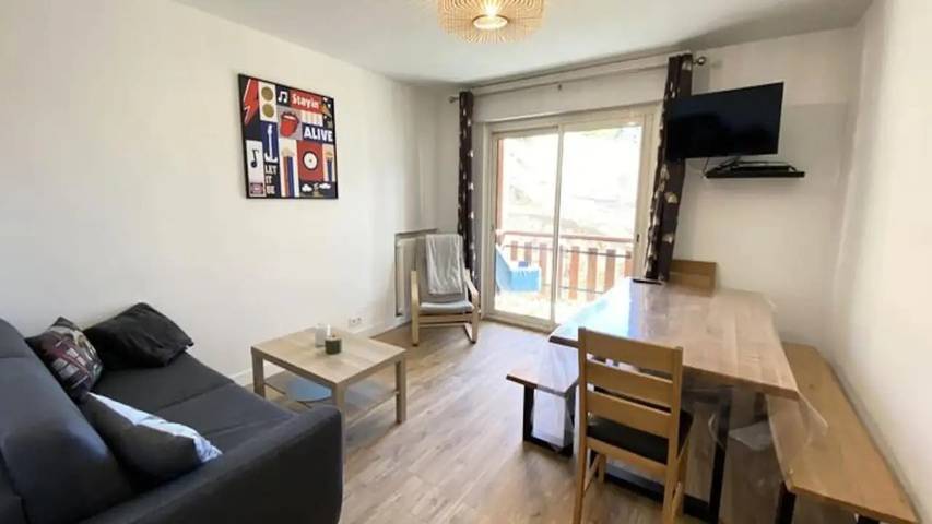Gîte pour 7 personnes, avec balcon à Péone - 2