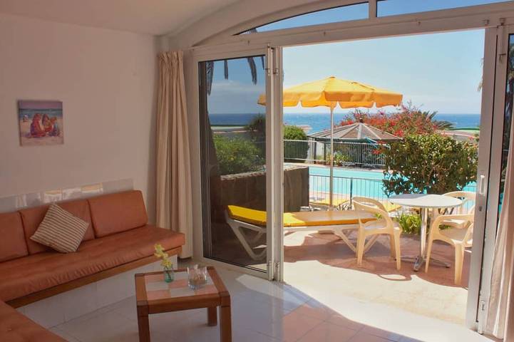 Ferienhaus für 2 Personen, mit Terrasse und Pool sowie Garten in Playa del Águila