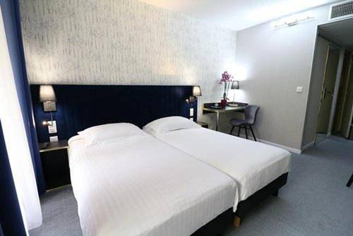 Hôtel pour 2 personnes, avec terrasse, animaux acceptés à La Turbie - 3