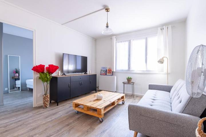 Gîte pour 6 personnes, avec terrasse à Vénissieux